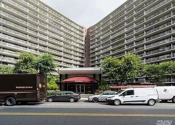 Foto principal - 61-15 97th St