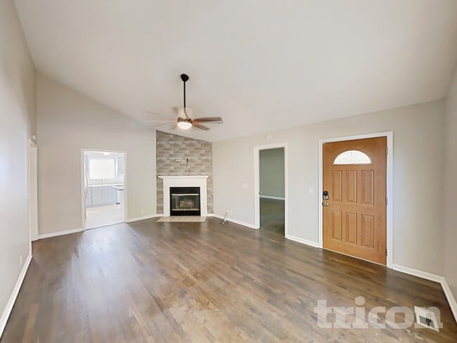 Building Photo - 1608 Robards Way