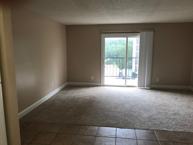 Sala de estar/balcón - 1808 Greene St