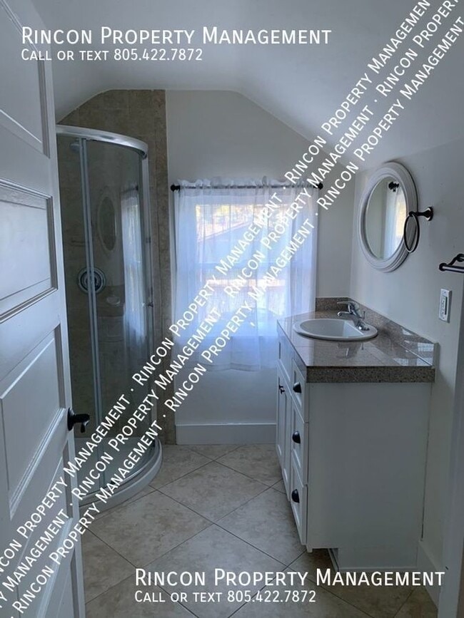 Building Photo - *Santa Paula  1 Bed/1 Bath* Available Star...