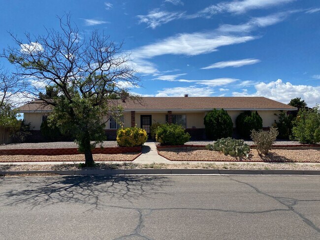 Foto del edificio - Coming Soon! Cozy 3 bedroom 2 bathroom Hom...