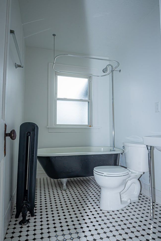 Building Photo - 13318 Madison Ave