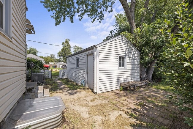 Building Photo - Cozy 3-Bedroom Ranch with Garage in Charmi...