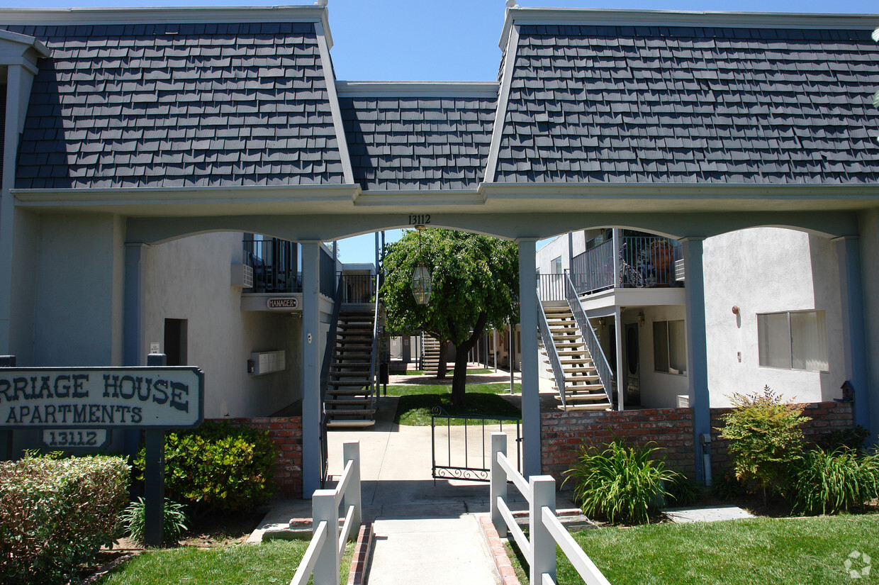 Foto del edificio - Poway Apartments