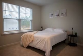 Building Photo - 125 E Sunrise Ln