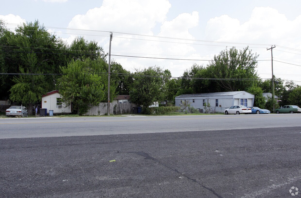 5526 Randolph Blvd, San Antonio, TX 78233 Apartments in San Antonio