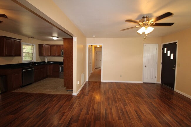 Building Photo - 2413 Hunt Club Rd