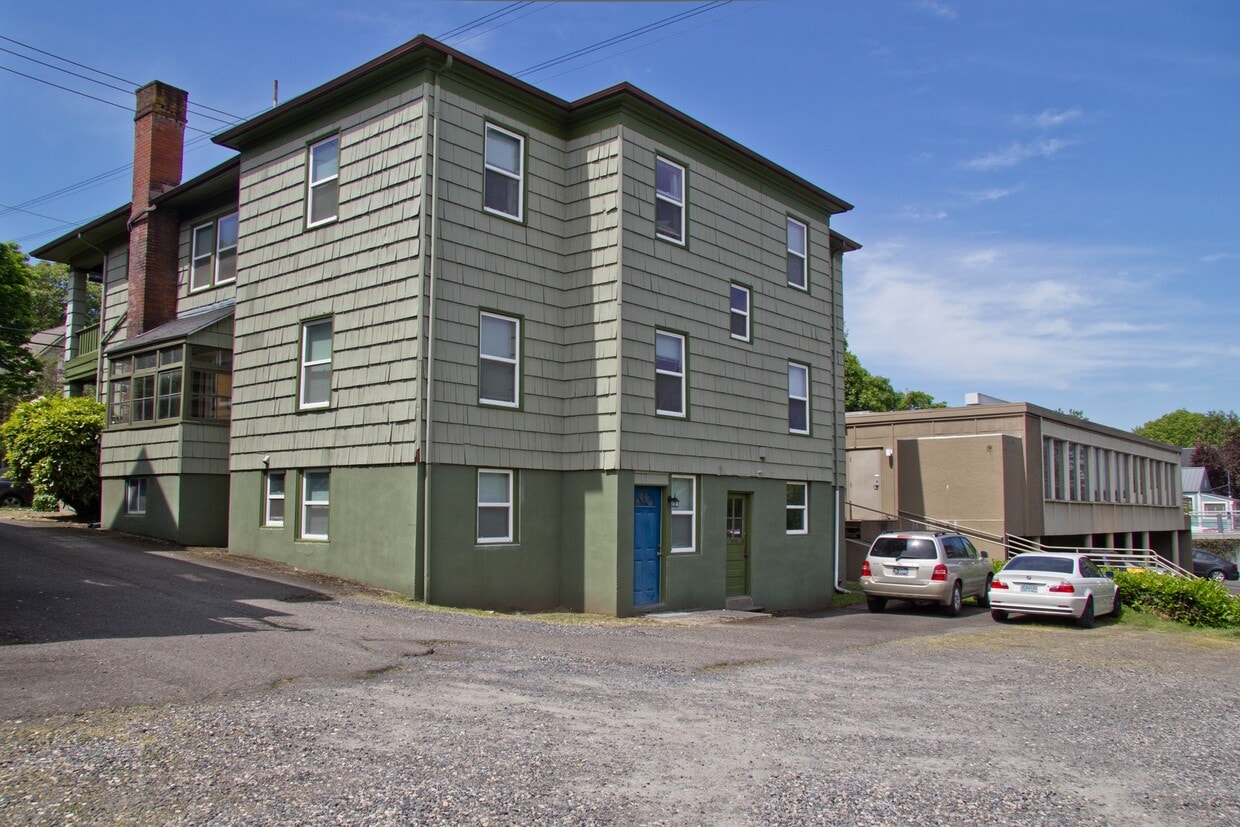 Primary Photo - Studio unit in SW Portland