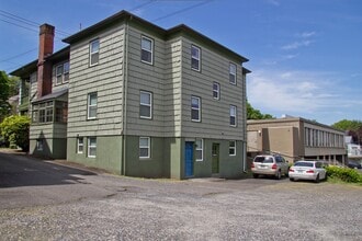 Building Photo - 3324 S Kelly Ave