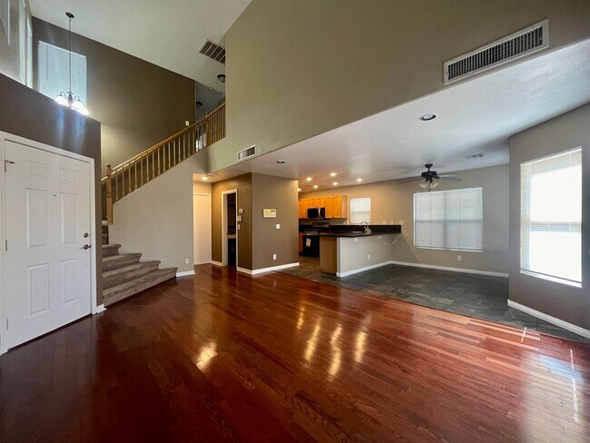 Foto del edificio - Gorgeous 2 story 3 bedroom 2.5 Bathroom Ge...