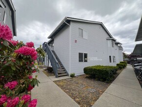 Building Photo - 730 SE 8th Ave