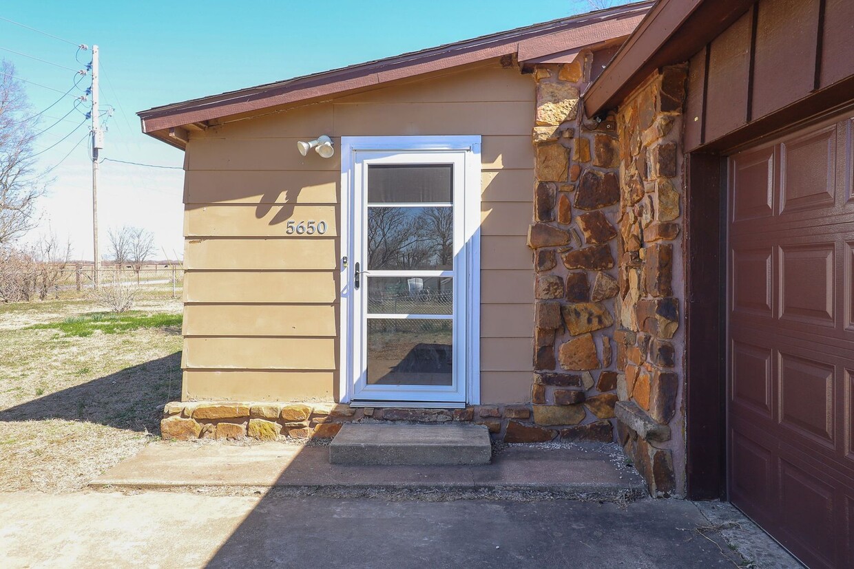Primary Photo - 3 Bed / 1 Bath in Oologah!