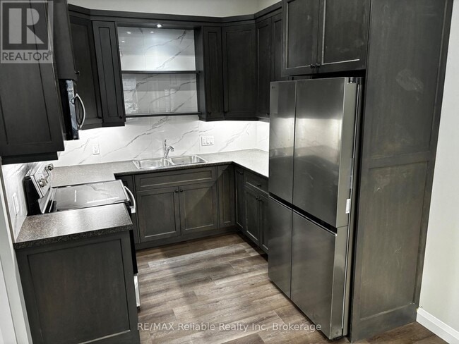 Building Photo - 24 Albert St