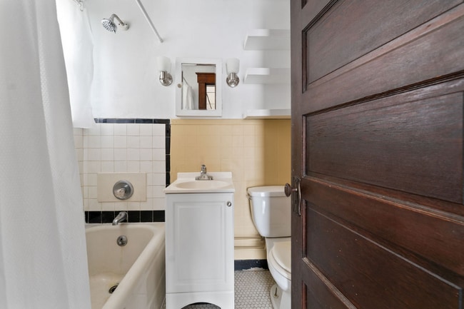 Building Photo - 226 Court St