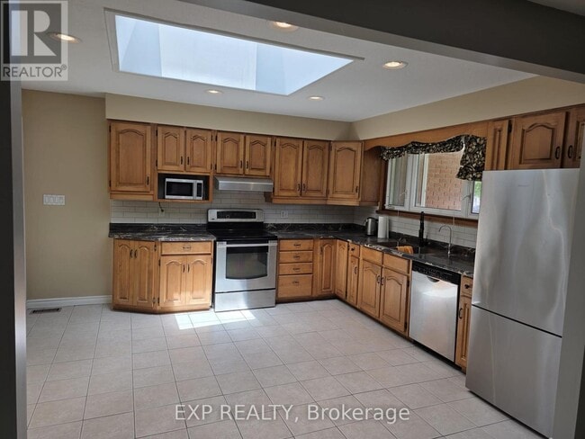 Building Photo - 37 Montcalm Dr