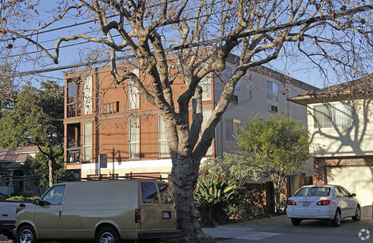 Foto del edificio - 2001 Central Ave