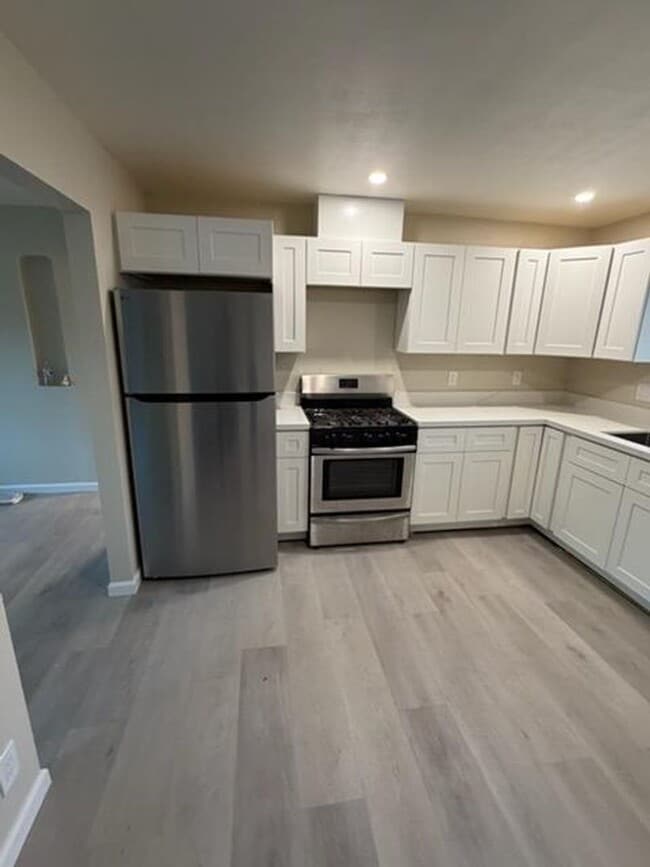 Building Photo - Totally remodeled 3 bedroom 2 bathroom sin...