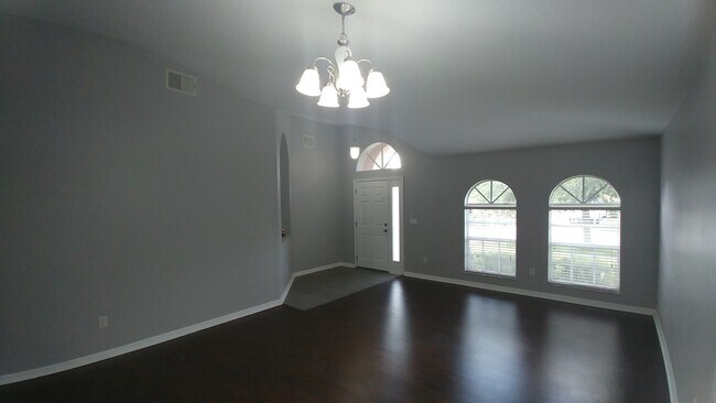 Building Photo - BridgeWater Home