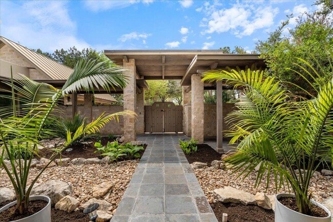 Foto del edificio - 24736 Travis Lakeside Cove