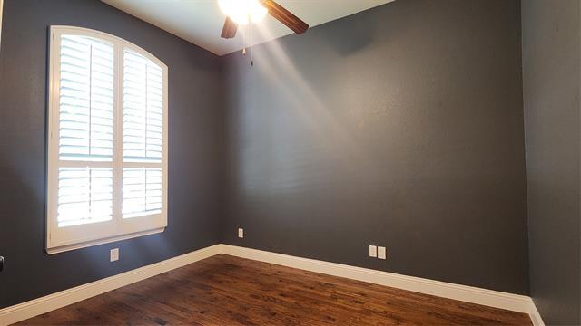 Foto del edificio - 5621 Grove Cove Dr