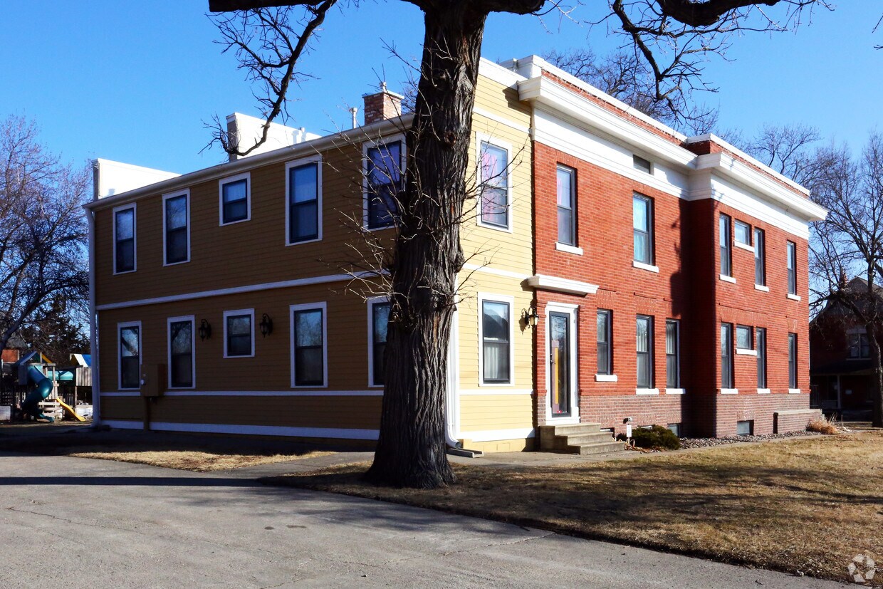 Building Photo - 900 18th St
