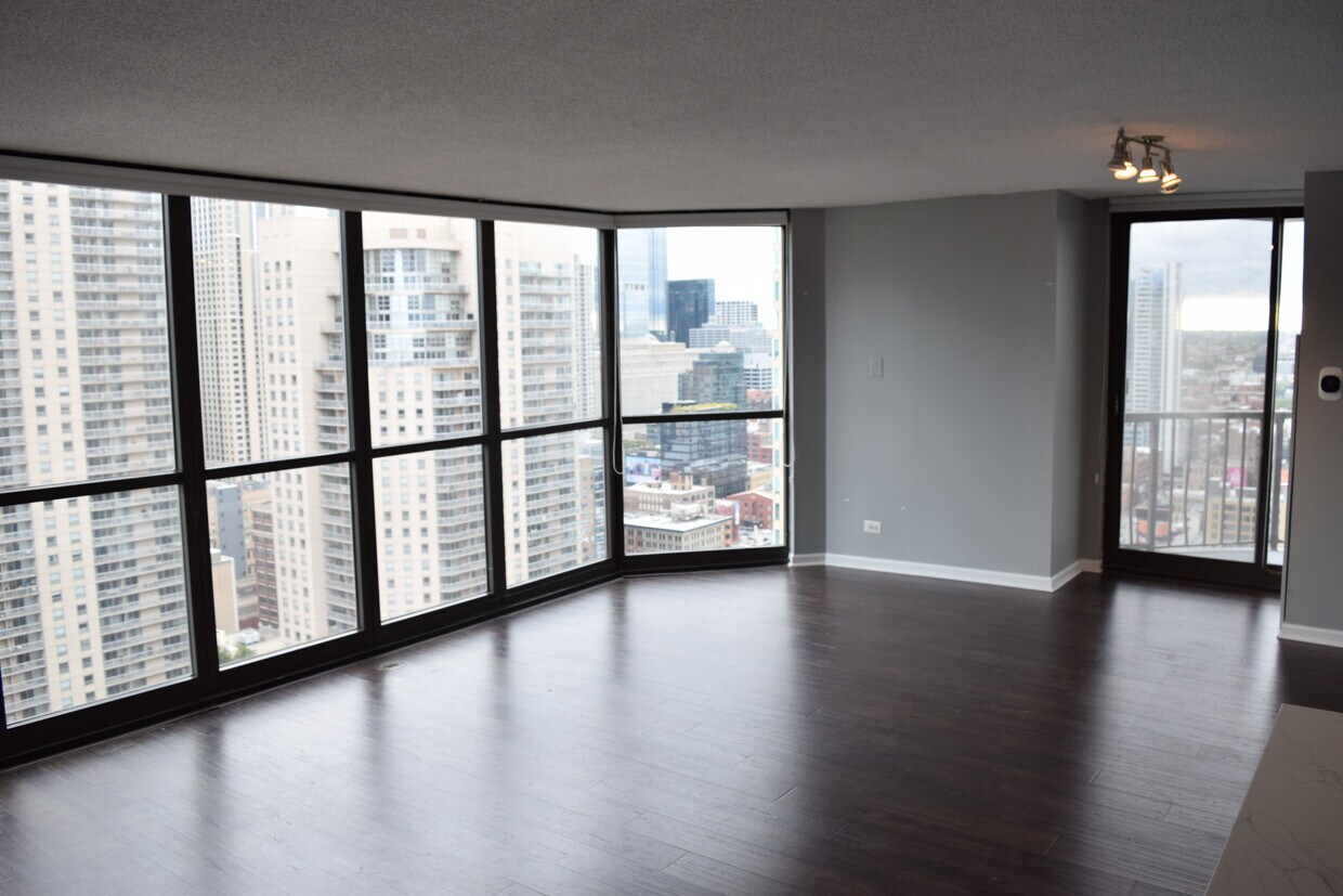 Living Room - 10 E Ontario St