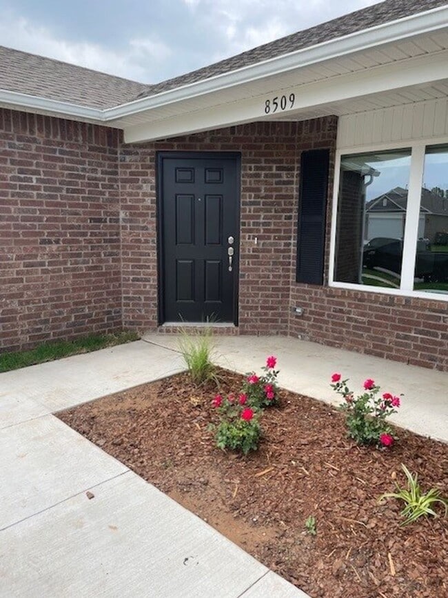 Building Photo - Beautiful new 4 bedroom in Bixby
