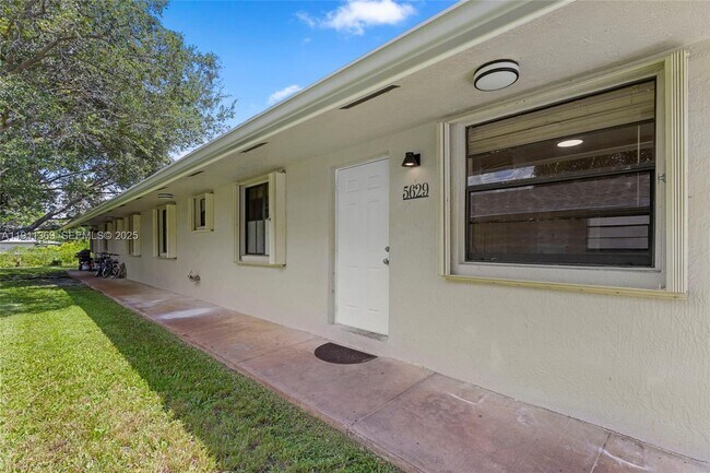 Building Photo - 5629 Taft St