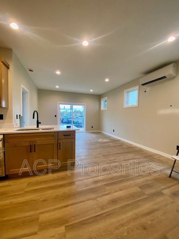 Building Photo - 110 Baker St