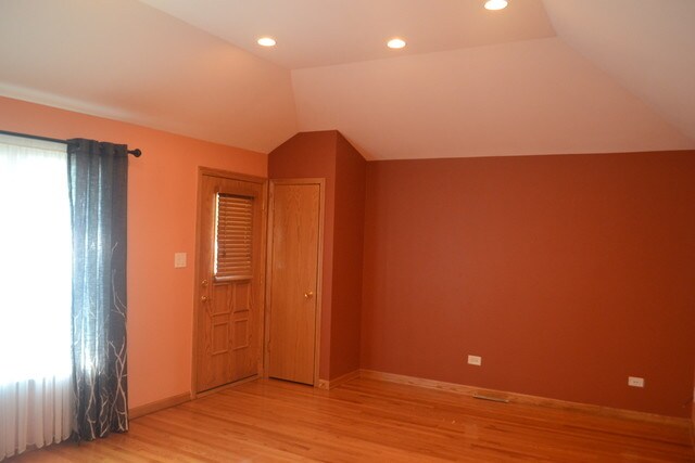 Foto del edificio - 6411 S Austin Ave