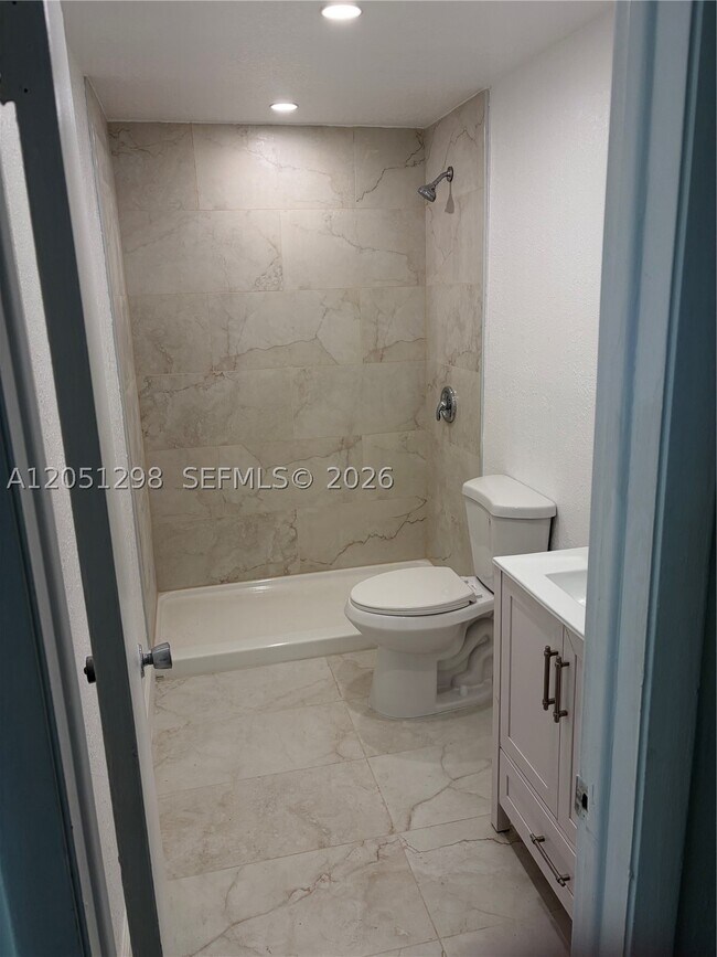 Foto del edificio - 6980 NW 186th St