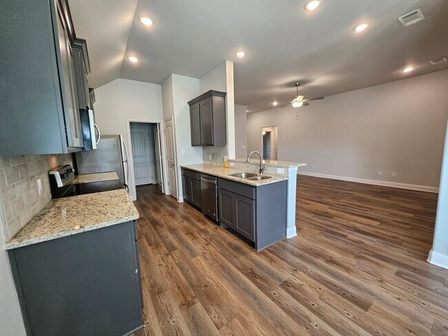 Foto del edificio - Move-in Special: 50% off second full month...