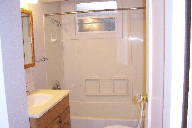  - 2706 W Rose Hill St