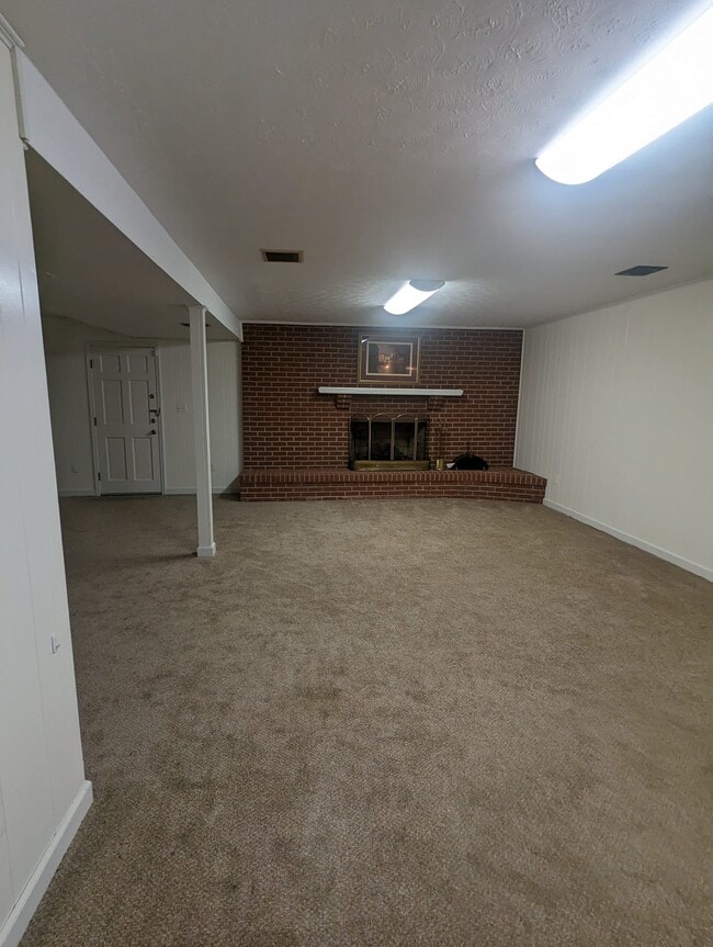 Building Photo - 249 River Oak Dr
