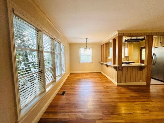 Building Photo - 1613 Raymond Hill Rd