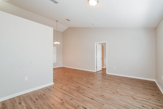 Building Photo - 1416 Muir Cir