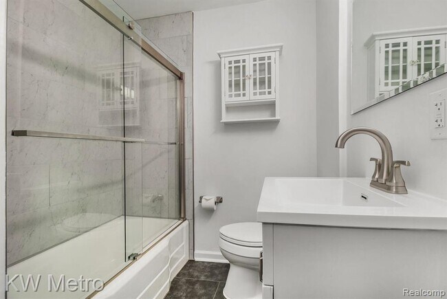 Building Photo - 1849 Cambridge Rd