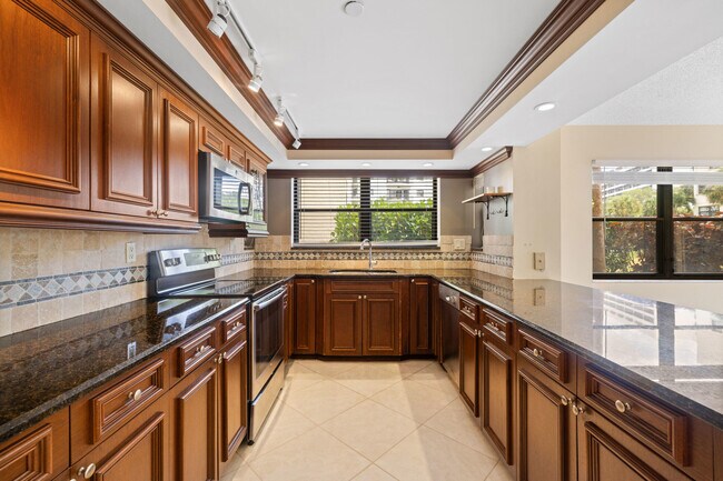 Foto del edificio - 372 Golfview Rd