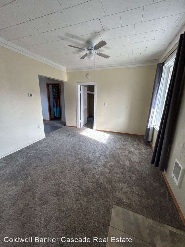 Building Photo - 4 br, 1 bath House - 311 E Court ST
