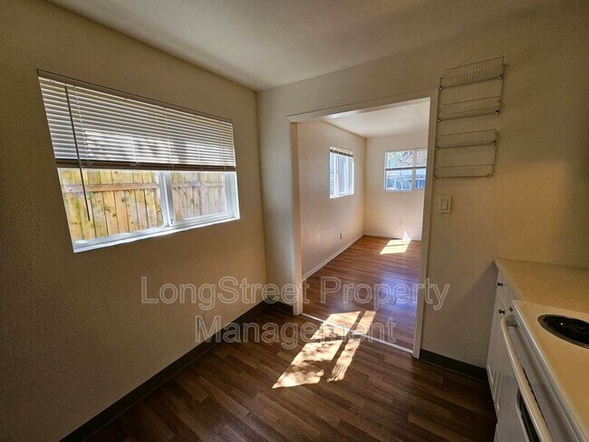 Foto del edificio - 4553 NE 105th Ave