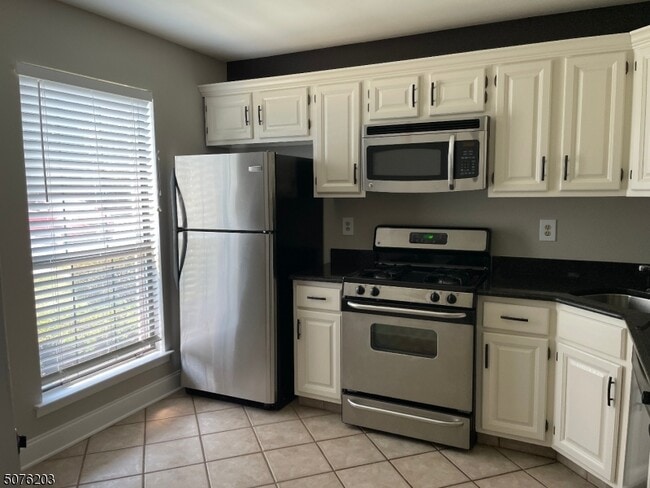 Building Photo - 336 Penns Way