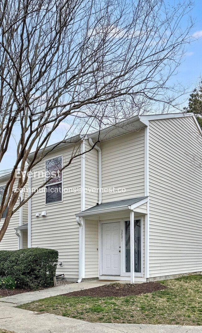 Building Photo - 3801 Staffordshire Ln