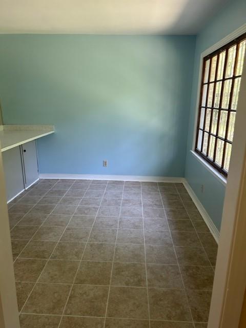 Building Photo - 2608 Fleetwood Dr N