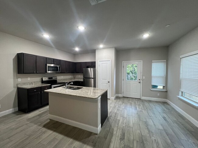 Building Photo - 7417 Savannah Brooks