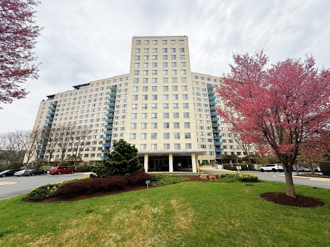 Ready for immediate move-in! 1 bed/1bath in Grosvenor. - Ready for immediate move-in! 1 bed/1bath in Grosvenor.