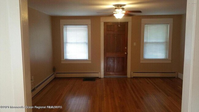 Building Photo - 403 Lareine Ave
