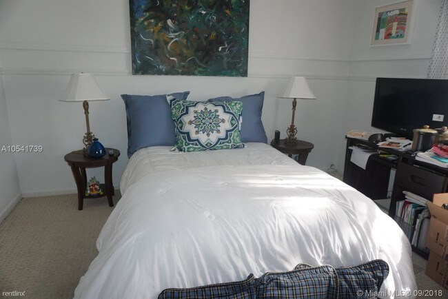 Foto del edificio - 2 br, 2 bath  - 461 Ives Dairy Rd