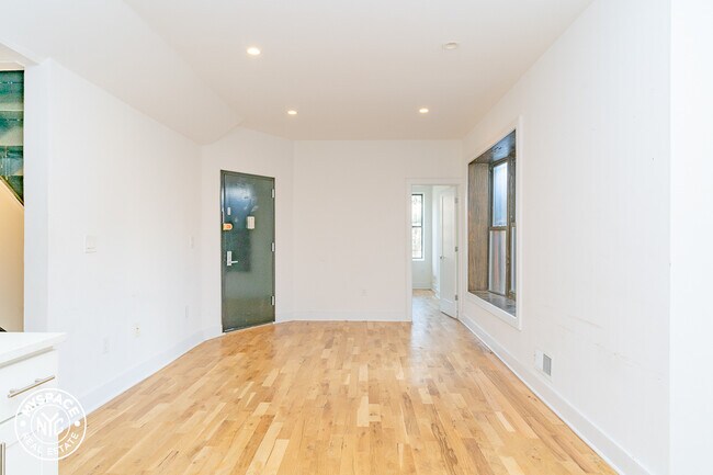 Building Photo - 74 MacDougal St