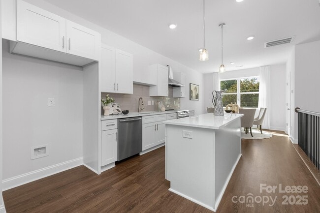 Building Photo - 550 Beatties Ford Rd