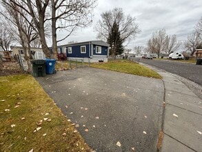 Building Photo - 123 Opal Dr